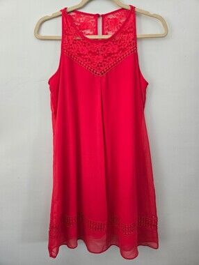 A. Byer Boho-Chic Sleeveless Lace Detail Shift Dress. Color: Poppy. Size Small.